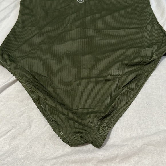 Womens Hurley 4-way Stretch One Piece Swimsuit Green XL - Picture 6 of 8